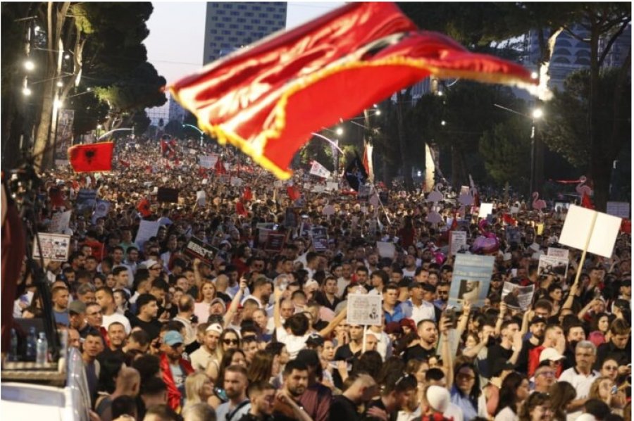 Revolta qytetare  Sot edhe diaspora në protestë  Dorëheqja e Edi Ramës është e panegociueshme
