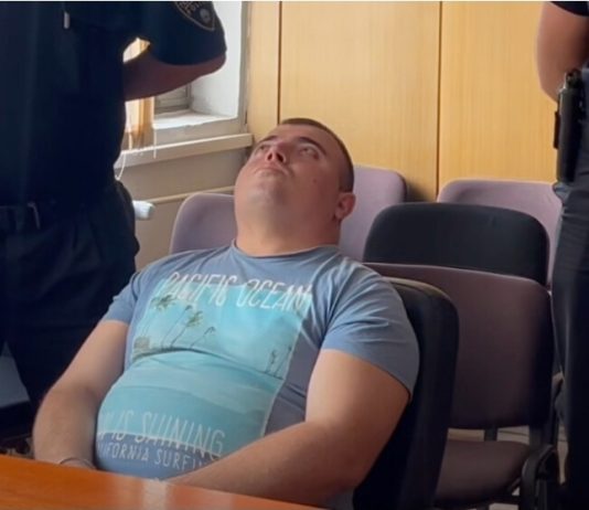 I akuzuari për 4 vrasje mund të jetë duke simuluar çrregullim mendor