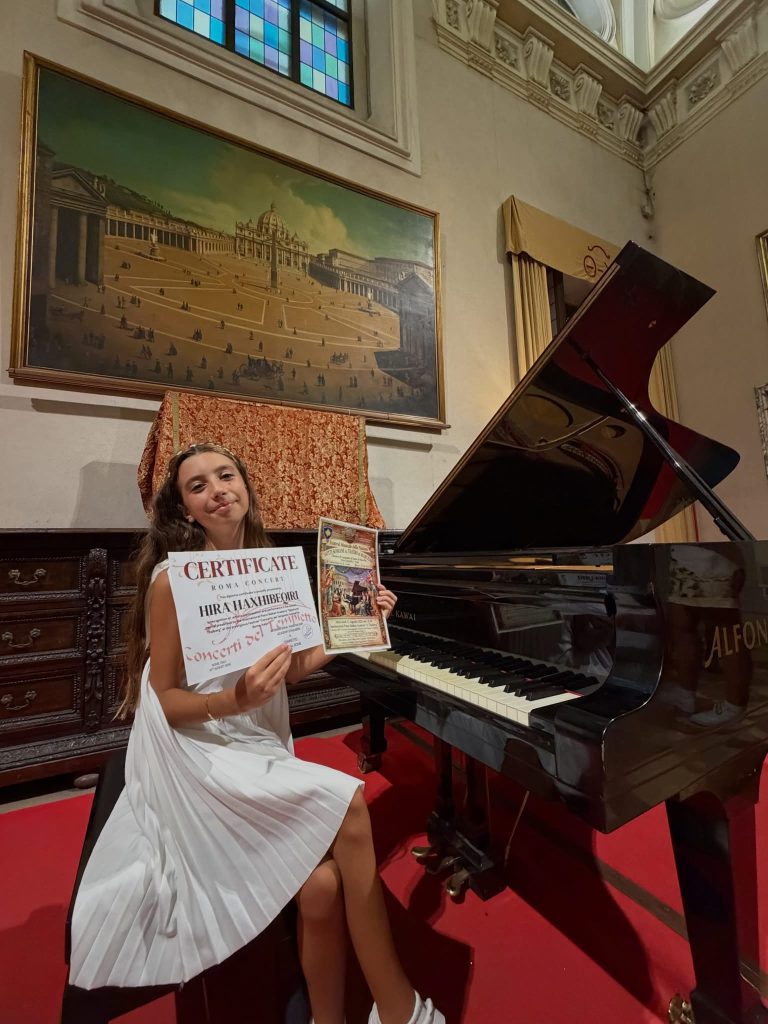 Nga Prizreni në Romë  Hira Haxhibeqiri po ngjitet në skenën e muzikës serioze