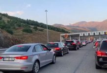 Mbi 25 mijë shqiptarë të Kosovës dhe 7 mijë mjete hyjnë në Shqipëri në vetëm tri orë