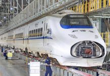 Kina thyen rekordin: Treni maglev arrin 800 km/h për 5.3 sekonda