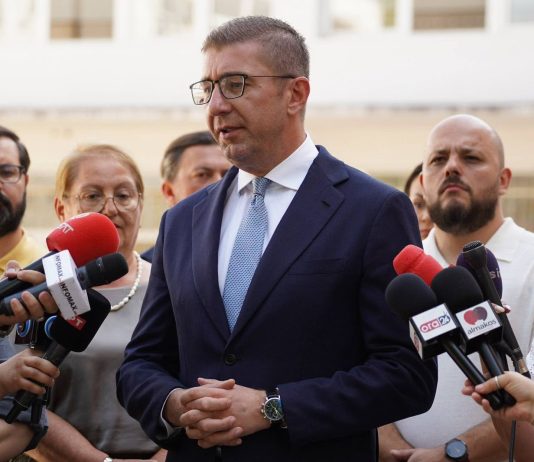 “Të gjithë e mbushin buxhetin”, Mickoski: Përveç shqipes, në Shkollën e Policisë do të mësohet edhe në gjuhën turke e rome