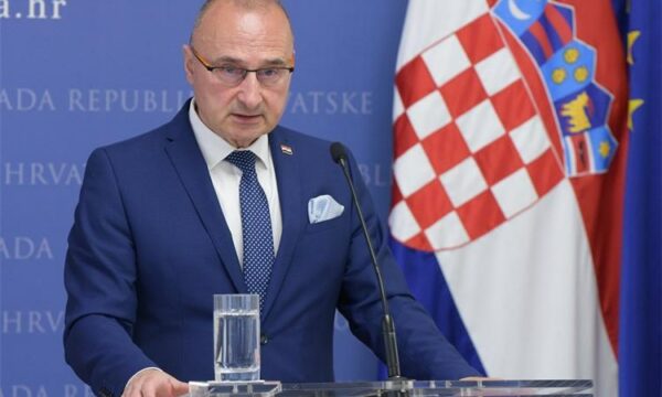 kroacia-vendimi-i-hages-s-e-ndryshon-kontekstin-e-lufterave-dhe-faktin-se-populli-i-kosoves-ishte-viktime-e-millosheviqit