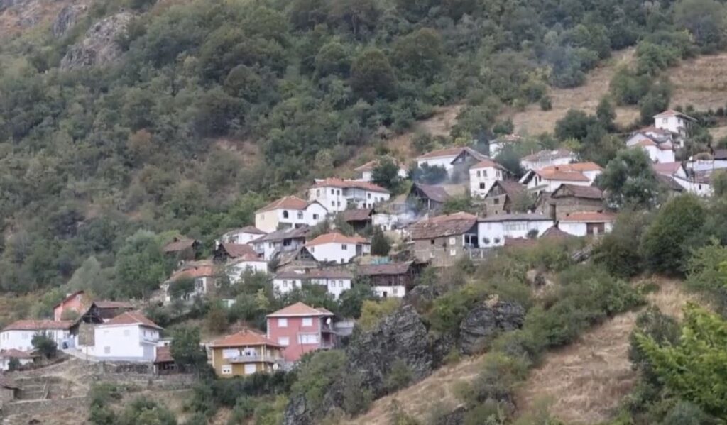 Novosella e Bogovinës drejt zbrazjes  Mungesa e investimeve dhe rrugët e shkatërruara po i largojnë banorët