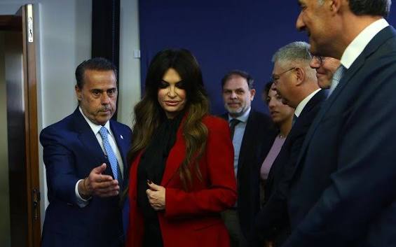  Mund të rrëzojmë çdo qeveri që duam   Deklarata e ambasadores amerikane shkakton polemika në Athinë  opozita kërkon shpjegime