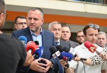 5 persona arrestohen për sulmin me thikë në Çair, një fëmijë po lufton për jetën