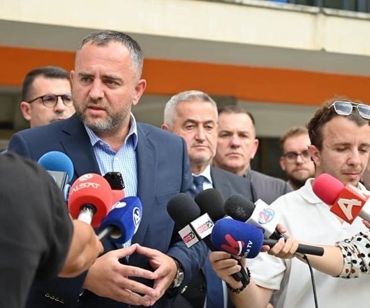 5 persona arrestohen për sulmin me thikë në Çair, një fëmijë po lufton për jetën