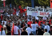 Mos e vidhni protestën! Nëse nuk ju pëlqen, themelojeni tuajën!