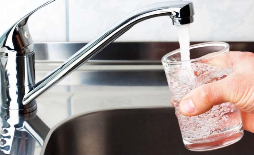 Uji i Gostivarit kalon testin laboratorik   Komunalec  jep dritën jeshile për konsum