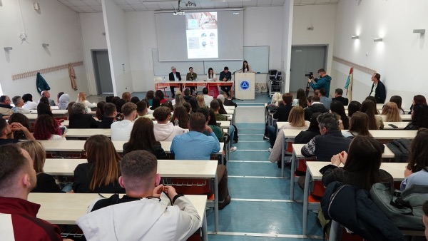 Studentë  mos e humbni afatin  Ja kur duhet të aplikoni për vazhdimin e bursës