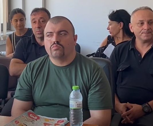 I akuzuar për katër vrasje, para gjykatës pranon dy – prokuroria e ballafaqon me dëshminë e mëparshme