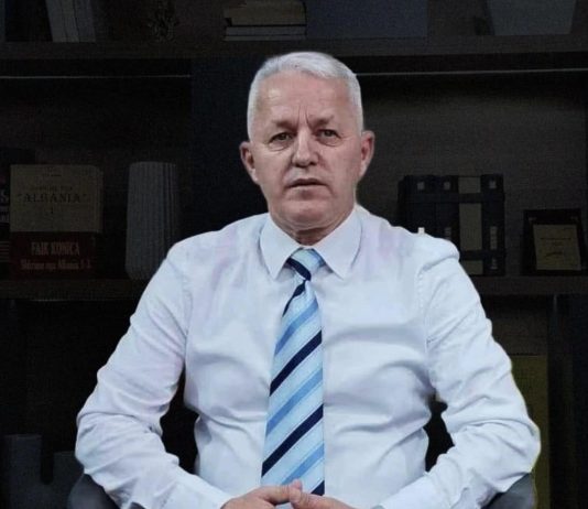 Pse po i “kruhet” Mickoskit pikërisht në Butel, aty ku tensionet për gjuhën shqipe janë në kulm?
