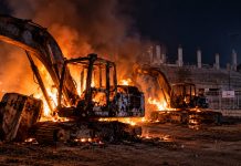 Digjen makineritë e stadiumit të Shkëndijës në Haraçinë – Beqiri: Nuk na frikësoni, projekti do të përfundojë!