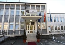 Bastisje në Manastir: Policia sekuestron 42 paketime me substancë pluhuri dhe marihuanë