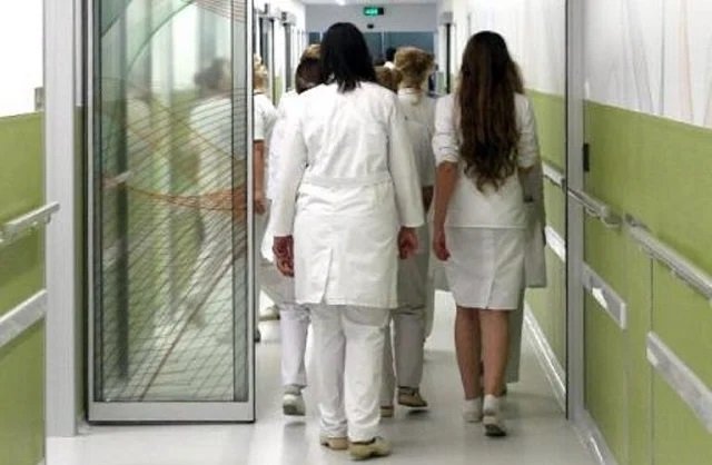 Mantelbardhët nën sulm: dhuna ndaj mjekëve rritet në Maqedoni, heshtja vazhdon