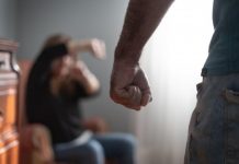 Nënë 45-vjeçare nga Shkupi akuzohet se keqtrajtoi për një kohë të gjatë vajzën e saj 13-vjeçare