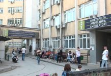 Pacientët presin deri në 6 muaj për operacion, mungojnë edhe mjekët