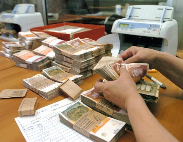 Deficiti buxhetor rritet në 38,2 miliardë denarë për tetë muaj