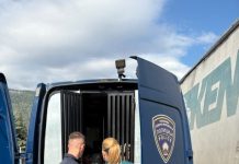 Pesë migrantë të fshehur mes mallrave nga Turqia, zbulohen nga Dogana në Tetovë