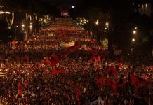 Dita e 105-të e protestës kundër qeverisë, diaspora zbret në shesh! Qytetarët kërkojnë dorëheqjen e Edi Ramës