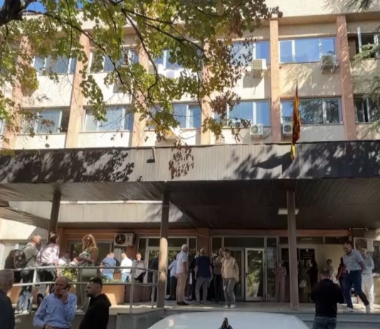 Protestë në Gjykatën e Kumanovës, 75 të punësuar kërkojnë dorëheqjen e kryetares Manev