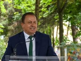 Ramiz Merko dënohet me 5.000 euro për pllakën para Komunës së Strugës