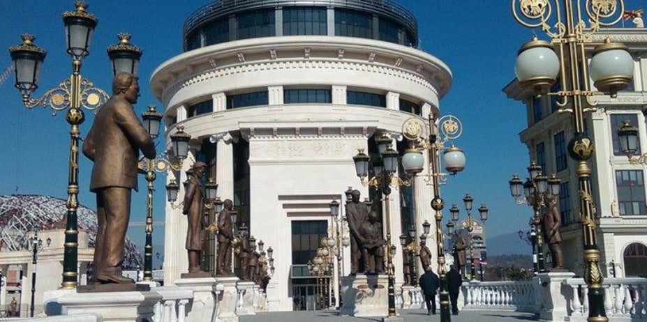 Goditet skema e kontrabandës  Para   pllaka ari   cigare dhe ilaçe   nën hetim tetë persona