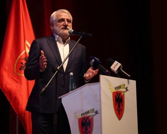 Menduh Thaçi uron fillimin e vitit të ri shkollor