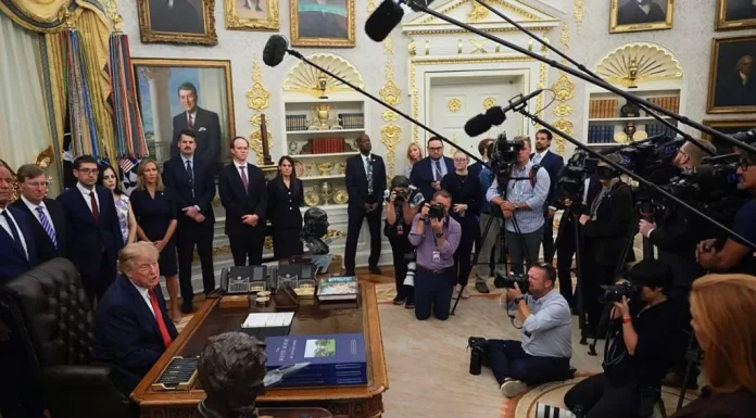 Trump dëbon CNN dhe Politico nga Shtëpia e Bardhë