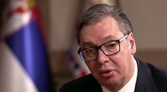 Vuçiq telefonon Putinin para dorëheqjes: “Shefi i Kremlinit” i pari që e mori vesh?