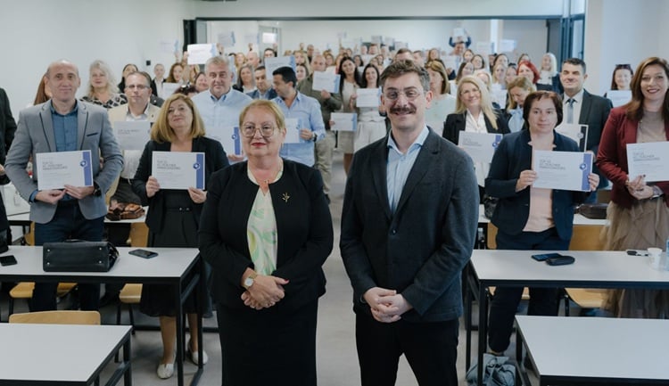  Inteligjenca artificiale  AI hyn në shkolla  mësuesit trajnohen për epokën e re digjitale