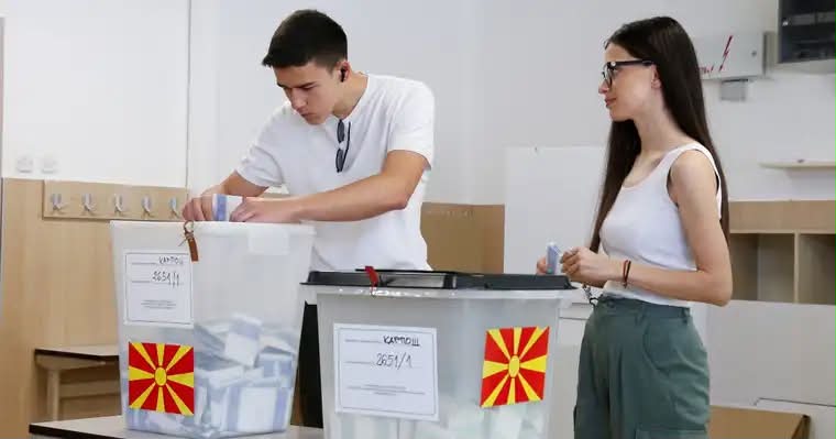 Anketa  44 1  nuk i besojnë asnjë lideri  mbi një e katërta nuk do të votojnë