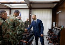 Ndryshojnë rregullat në Armatë: Ushtarët profesionistë mund të qëndrojnë në shërbim deri në pension!