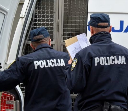 Bastisje për drogë në Gjevgjeli, tre të rinj përfundojnë në pranga