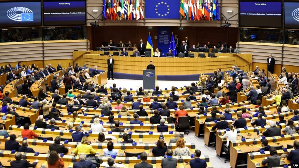 SHBA sanksionon gjyqtarë dhe prokurorin e Gjykatës së Hagës  afro 60 eurodeputetë kërkojnë reagim