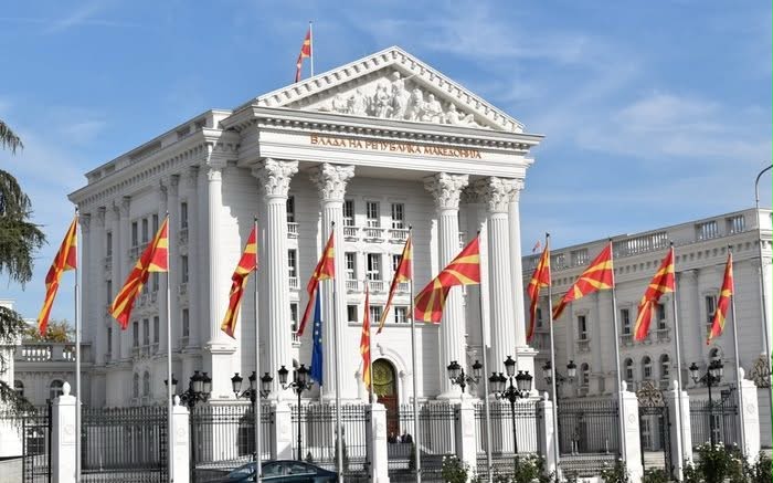 Qeveria sheh rritje dhe inflacion të ulët  opozita alarmon për borxhet dhe rënien e standardit jetësor