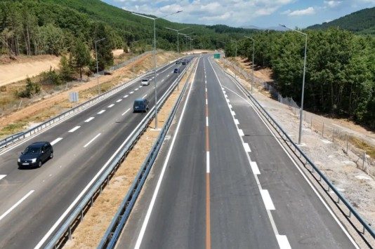 Autostrada Kërçovë–Ohër drejt përfundimit, Nikolloski inspektoi punimet intensive