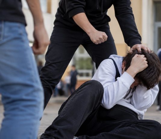 Dhunë brutale në një shkollë në Tetovë: 14-vjeçari pëson lëndime të rënda pas sulmit nga bashkëmoshatari