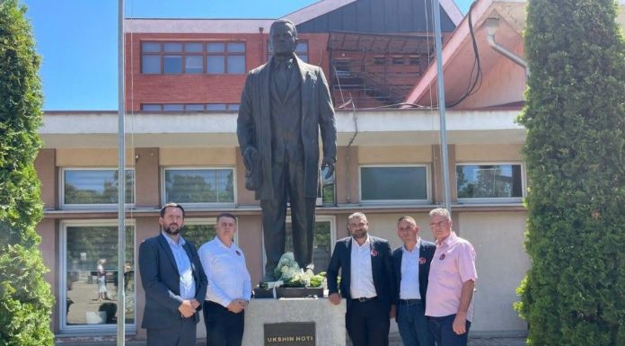 Hoti i reagon Daçiqit: Eja në Prizren, merre me veti edhe Radoiçiqin