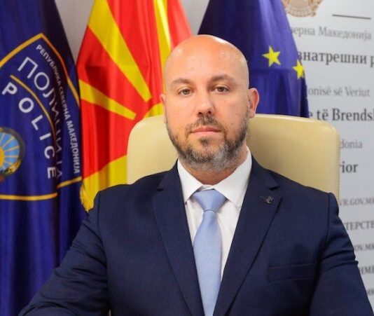 Zv/ministri Iseni nënshkruan suspendimin e 6 policëve të dyshuar për dhunën ndaj dy të rinjve shqiptarë