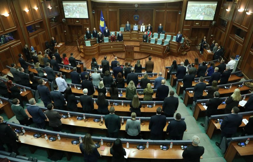 Kuvendi i Kosovës miraton rezolutë për hetimin e vrasjes së Arlinda Zekajt dhe parandalimin e dhunës ndaj grave