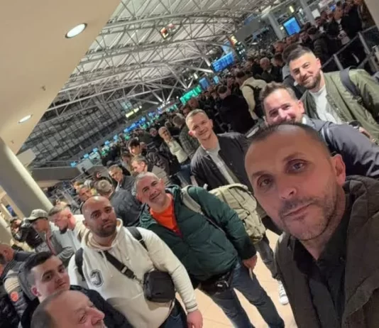 Mërgimtarë shqiptarë nga Evropa mbërrijnë në Bërvenicë për të votuar në zgjedhjet e nesërme