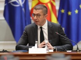 Mickoski sfidon opozitën: “S’ka nevojë të presin vetingun, le të dalin në poligraf”