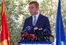 Mickoski kundër shkurtimit të festave: Të respektohen të drejtat e fituara të punëtorëve