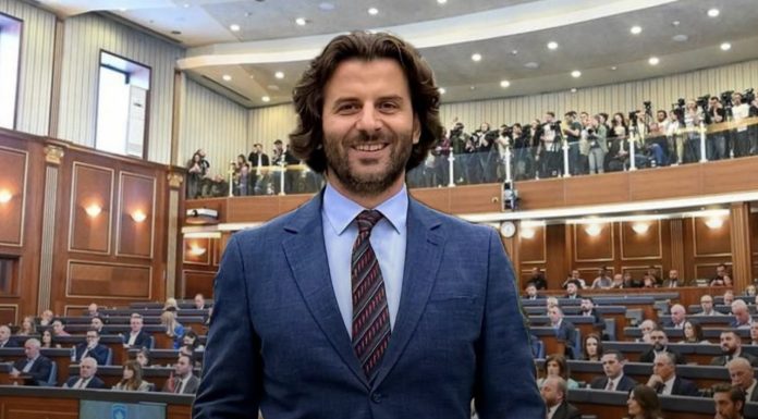 Deputeti i Vetëvendosjes sulmon Ramën: Po mendon se është kryeministër në Rusi