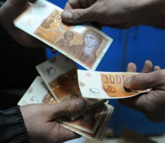 Shtiret si punonjës i Kadastrës, ia merr shkupjanes 117 mijë denarë