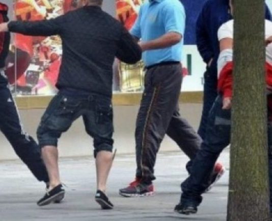 Përleshje e përgjakshme në Banicë, 8 persona përfshihen në rrahje – 4 përfundojnë me lëndime të rënda