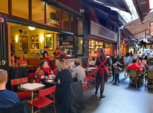 Dalja në restorant po bëhet luks për familjet: Çmimet rriten, por a rritet edhe cilësia?