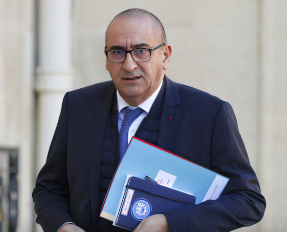 revolta-e-te-rinjve-ne-france-jep-doreheqjen-ministri-i-brendshem