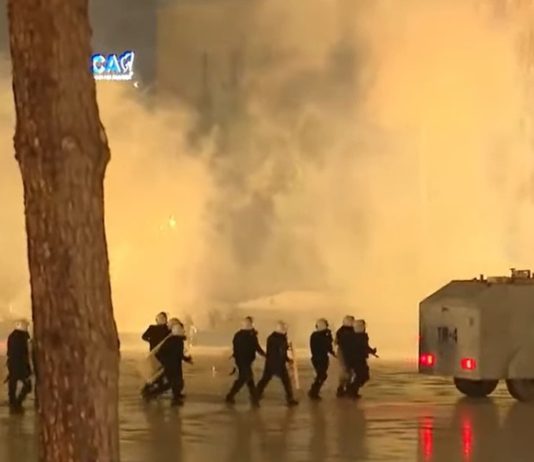 Burime nga Dogana e Qafë Thanës: Plumba gome që përhapin edhe gaz vijnë nga Maqedonia e Veriut